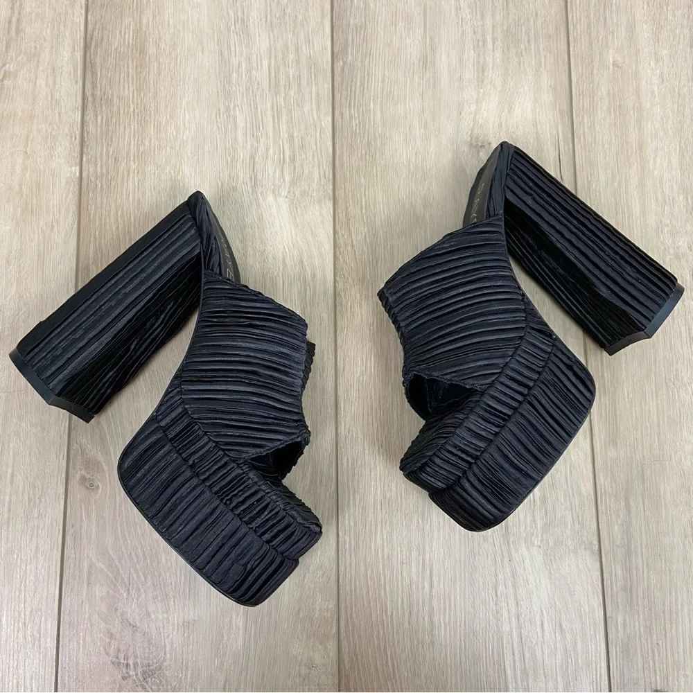 RAYE Stand Platform in Black Size 8